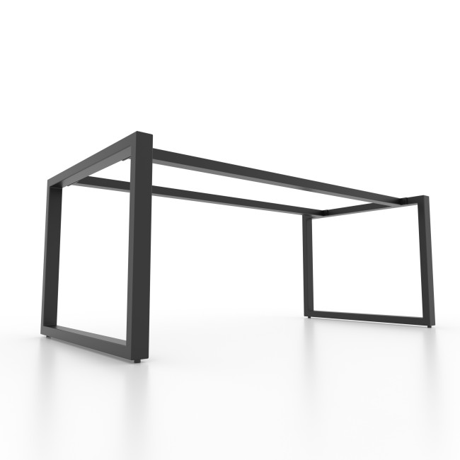 Slim iron legs, linear and refined, ideal for designer tables